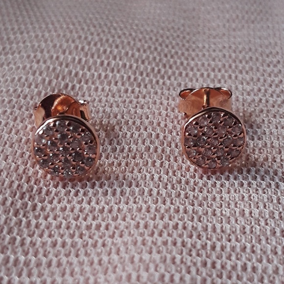 *NEW  Rose Gold diamond stud earings - Picture 3 of 6